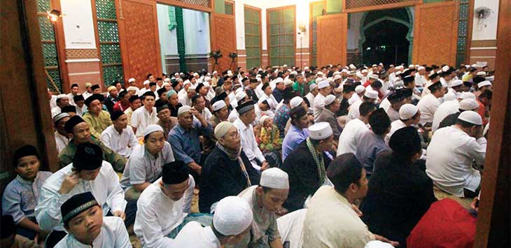 Jamaah yang berada di masjid alhikam