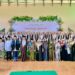 Para santri tahfidz berfoto bersama para asatidz dan asatidzah dalam momen Wisuda Tahfidz Perdana Pondok Pesantren Nurul Huda